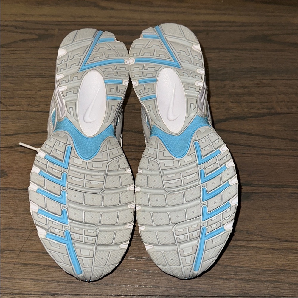 Nike Women's White and Light Blue Sneakers - Picture 6 of 7